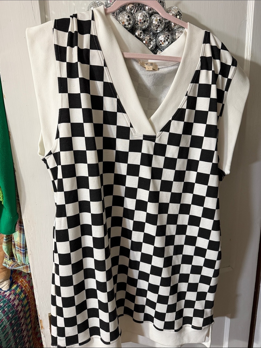 Checker dress nice quality !! Size large